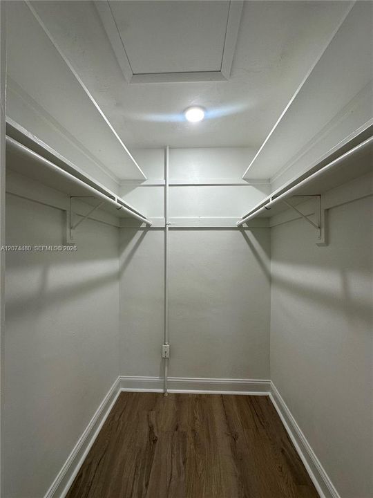 For Rent: $1,895 (1 beds, 1 baths, 925 Square Feet)