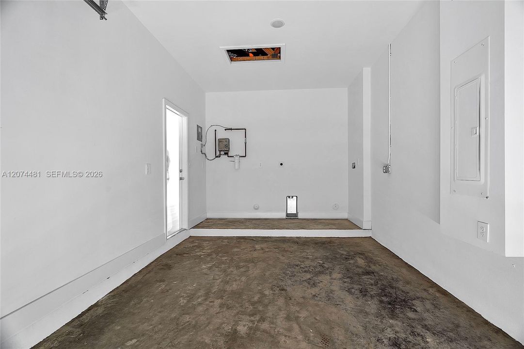 For Rent: $3,950 (4 beds, 2 baths, 1567 Square Feet)