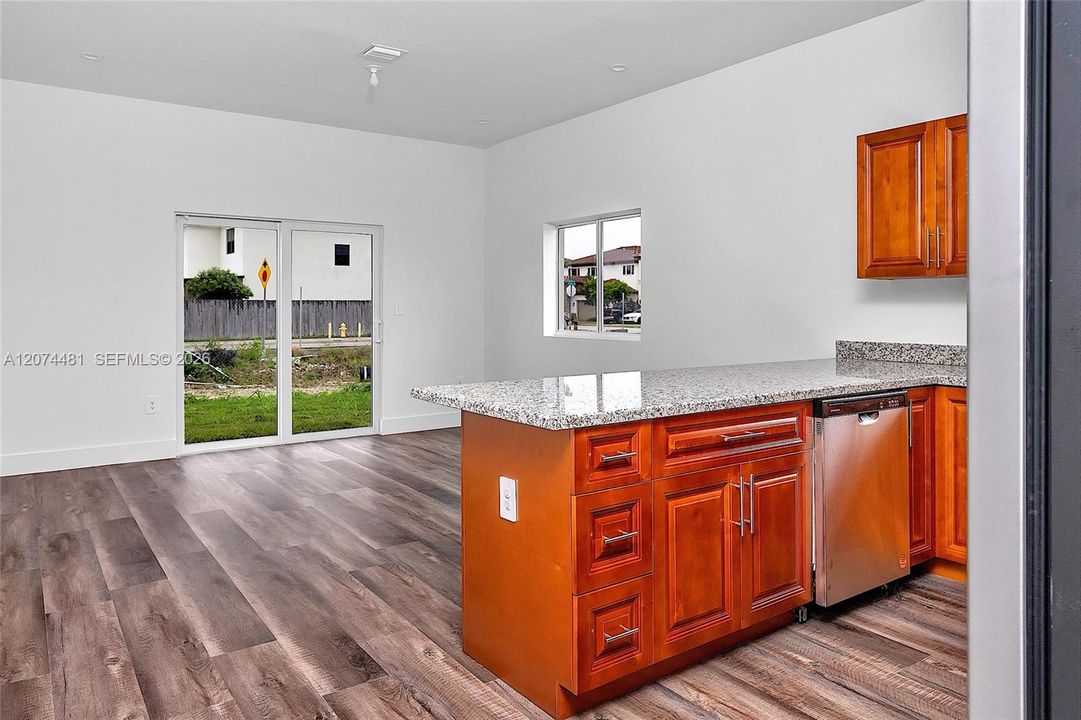For Rent: $3,950 (4 beds, 2 baths, 1567 Square Feet)