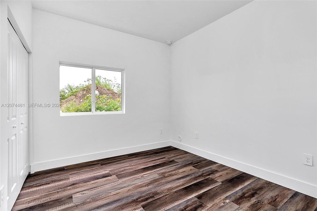 For Rent: $3,950 (4 beds, 2 baths, 1567 Square Feet)