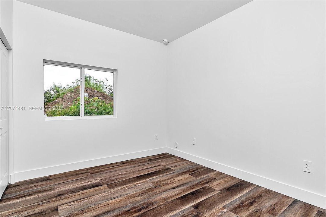 For Rent: $3,950 (4 beds, 2 baths, 1567 Square Feet)
