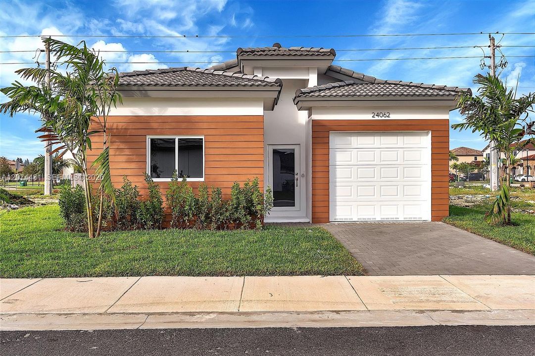 For Rent: $3,950 (4 beds, 2 baths, 1567 Square Feet)