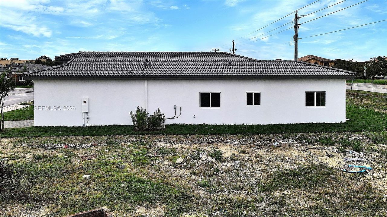 For Rent: $3,950 (4 beds, 2 baths, 1567 Square Feet)