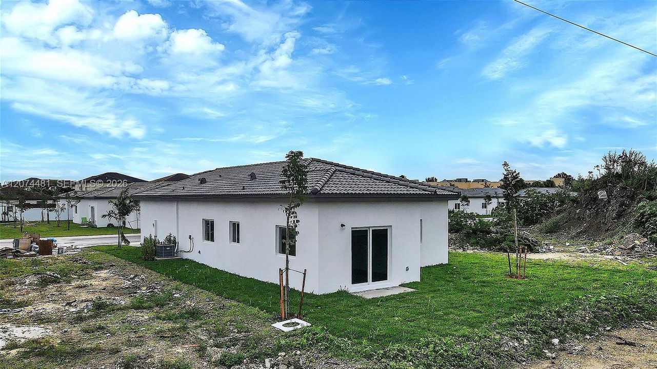 For Rent: $3,950 (4 beds, 2 baths, 1567 Square Feet)