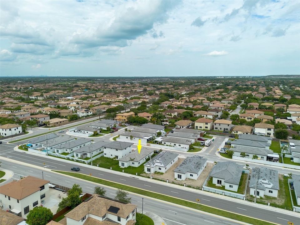 For Rent: $3,950 (4 beds, 2 baths, 1567 Square Feet)