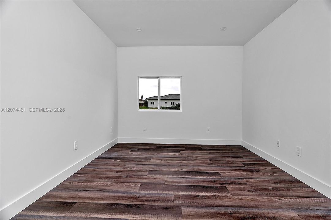 For Rent: $3,950 (4 beds, 2 baths, 1567 Square Feet)