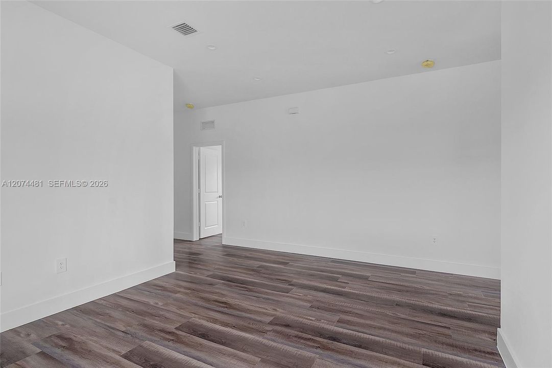 For Rent: $3,950 (4 beds, 2 baths, 1567 Square Feet)