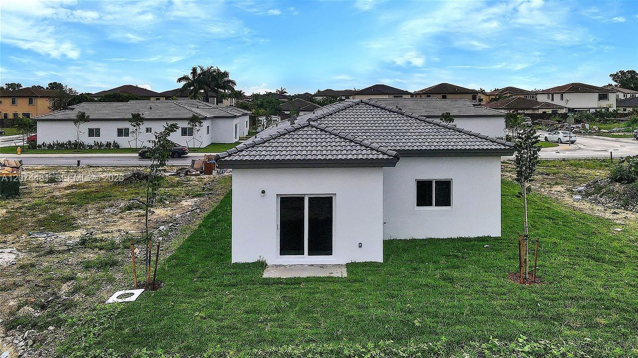 For Rent: $3,950 (4 beds, 2 baths, 1567 Square Feet)