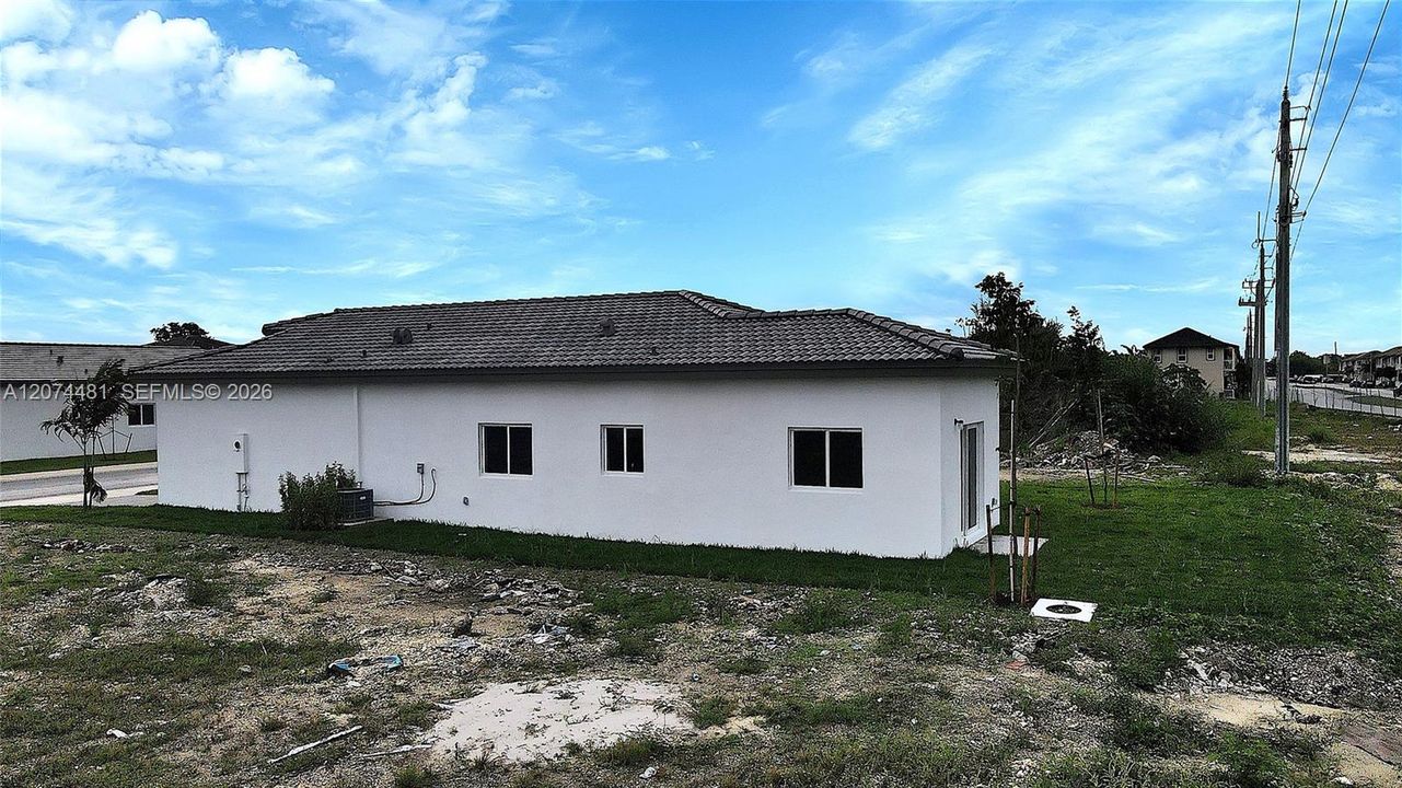 For Rent: $3,950 (4 beds, 2 baths, 1567 Square Feet)