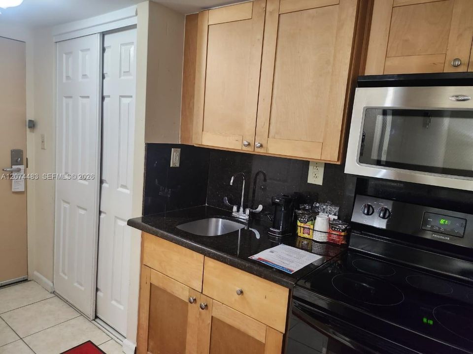 For Rent: $1,950 (0 beds, 1 baths, 360 Square Feet)