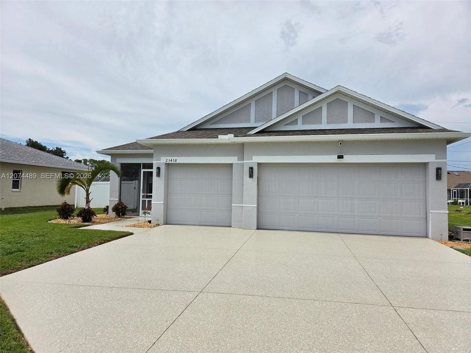 For Sale: $392,500 (3 beds, 2 baths, 1702 Square Feet)