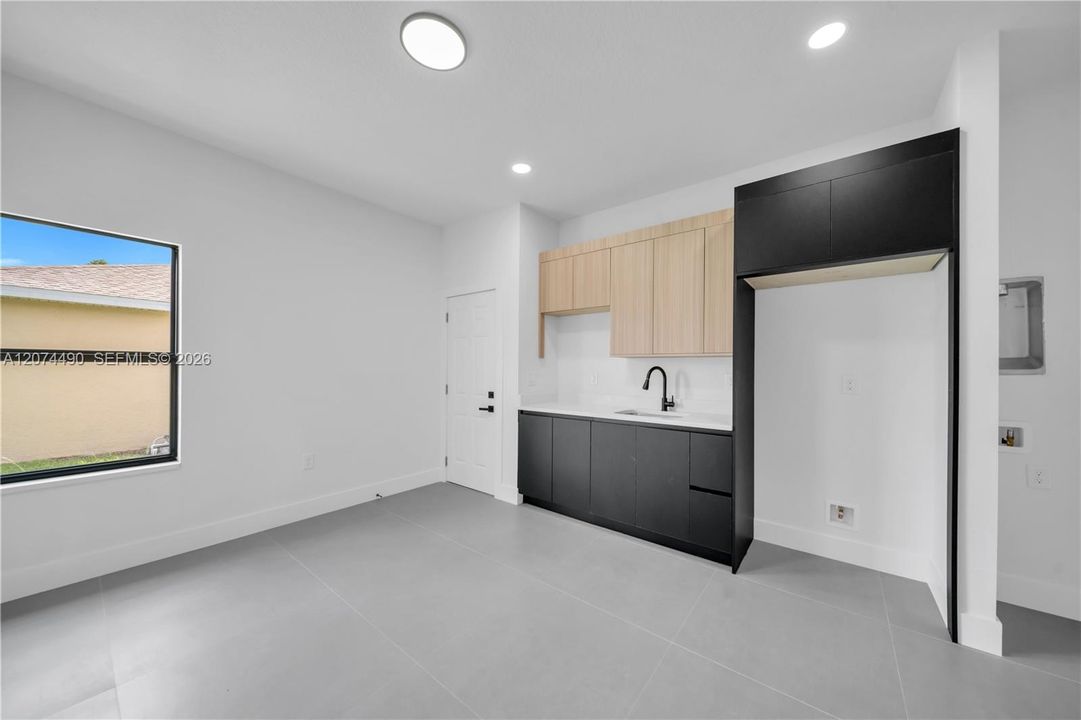 На продажу: $469,900 (4 спален, 3 ванн, 2401 Квадратных фут)