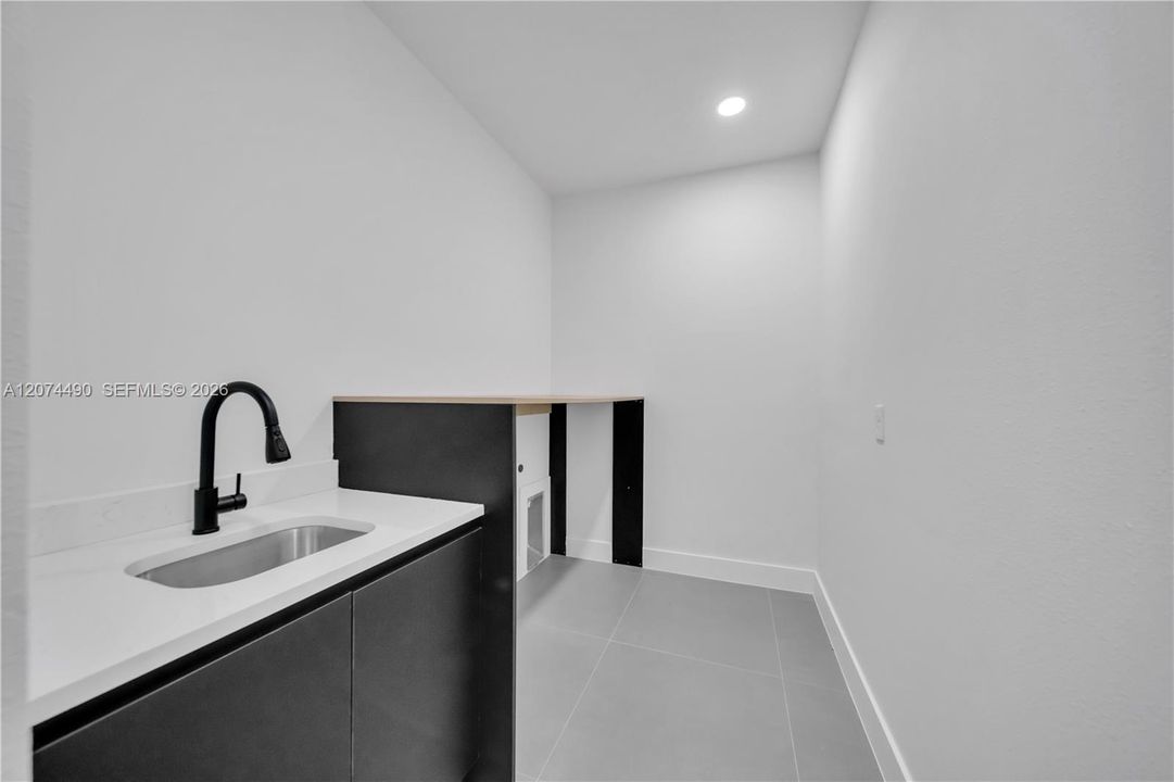 На продажу: $469,900 (4 спален, 3 ванн, 2401 Квадратных фут)