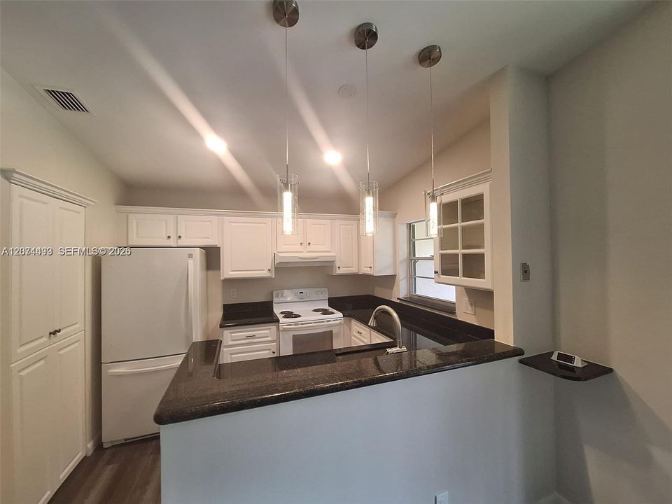 For Rent: $3,250 (3 beds, 2 baths, 1200 Square Feet)