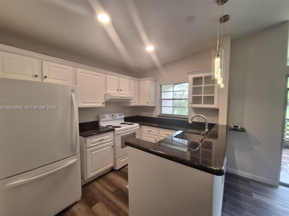 For Rent: $3,250 (3 beds, 2 baths, 1200 Square Feet)