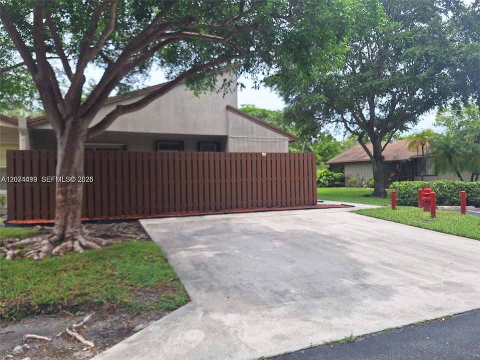 For Rent: $3,250 (3 beds, 2 baths, 1200 Square Feet)