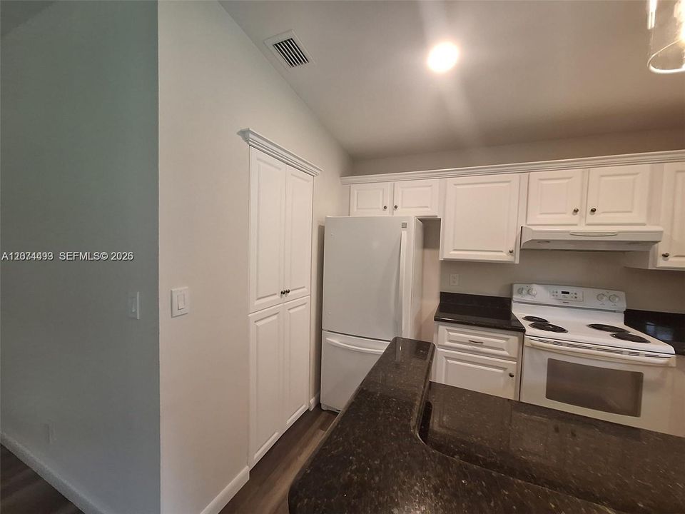 For Rent: $3,250 (3 beds, 2 baths, 1200 Square Feet)