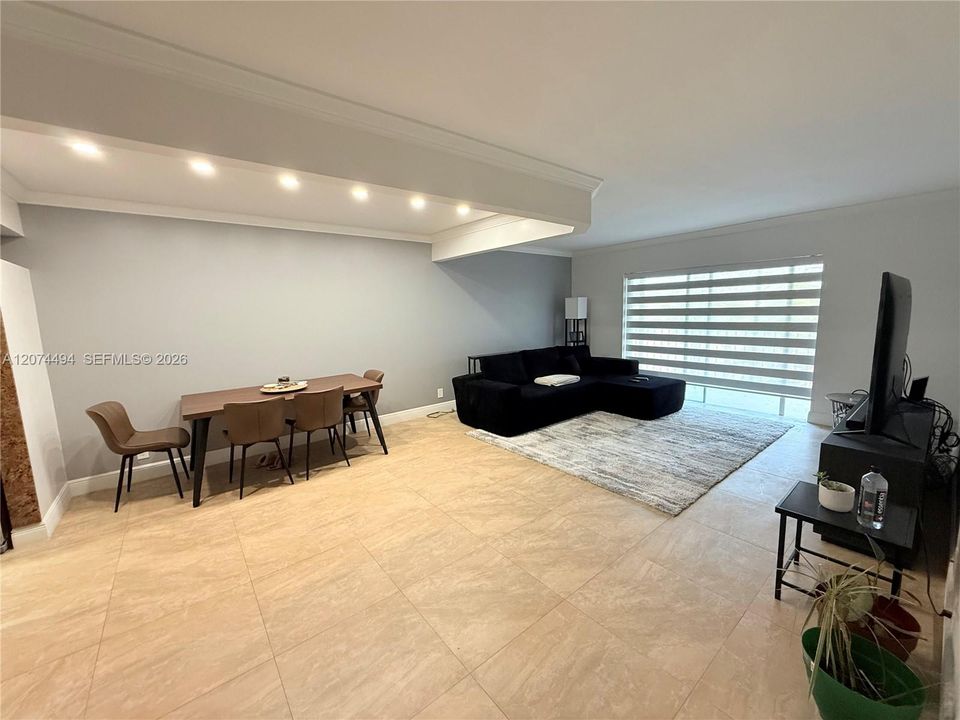 For Sale: $115,000 (1 beds, 1 baths, 870 Square Feet)