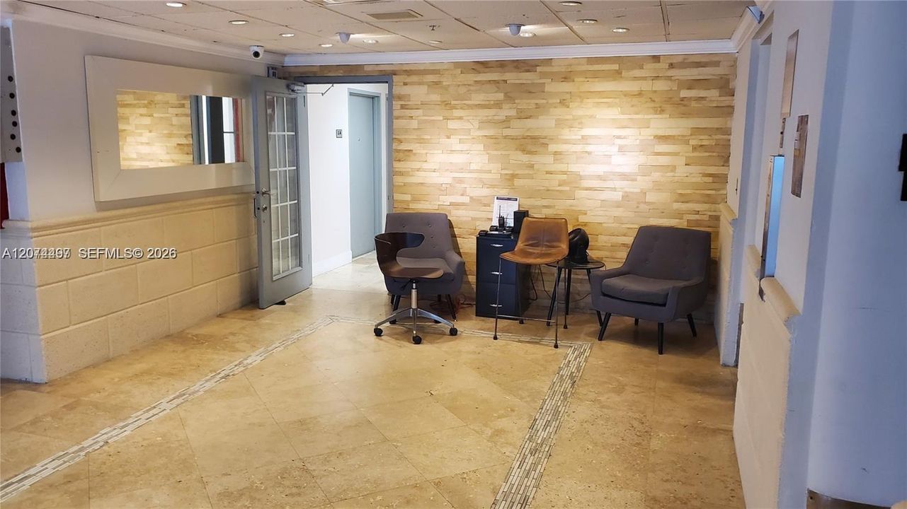 For Rent: $1,450 (0 beds, 1 baths, 415 Square Feet)
