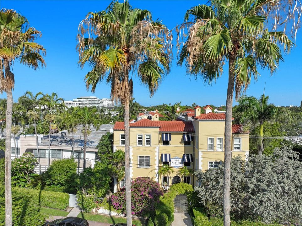 For Rent: $3,200 (1 beds, 1 baths, 603 Square Feet)