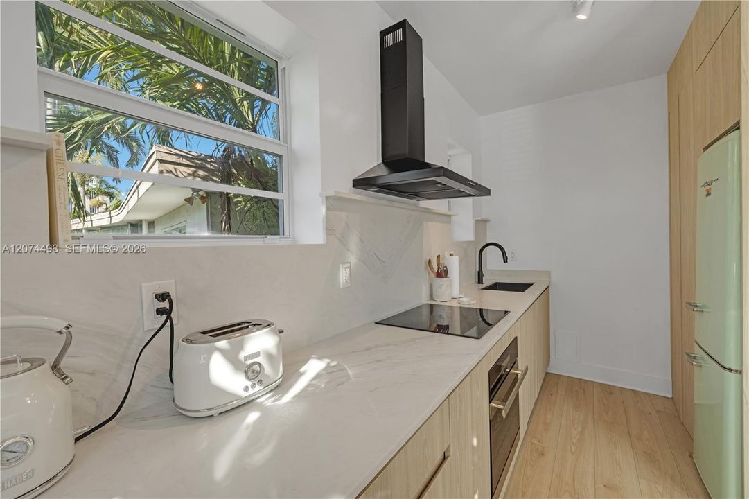 For Rent: $3,200 (1 beds, 1 baths, 603 Square Feet)