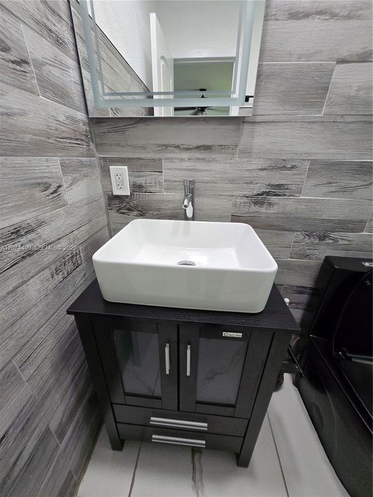 For Rent: $2,600 (2 beds, 2 baths, 938 Square Feet)