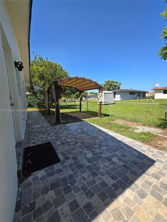 For Rent: $2,600 (2 beds, 2 baths, 938 Square Feet)