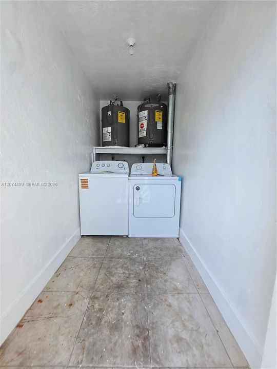 For Rent: $2,600 (2 beds, 2 baths, 938 Square Feet)