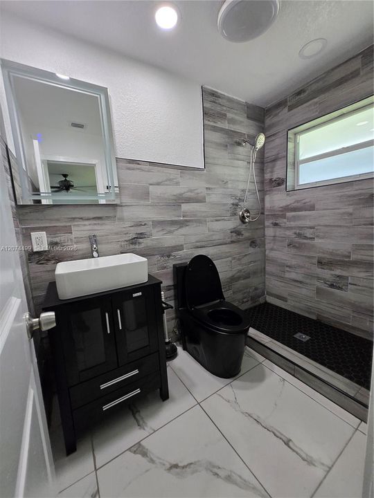 For Rent: $2,600 (2 beds, 2 baths, 938 Square Feet)