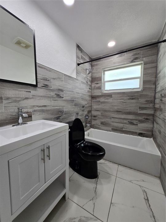 For Rent: $2,600 (2 beds, 2 baths, 938 Square Feet)