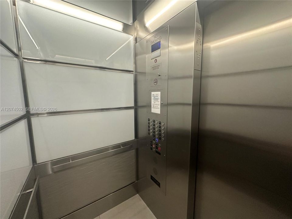 For Sale: $410,000 (2 beds, 2 baths, 1212 Square Feet)