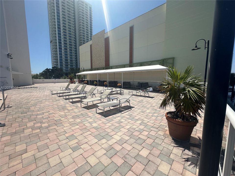 CABANA POOL DECK