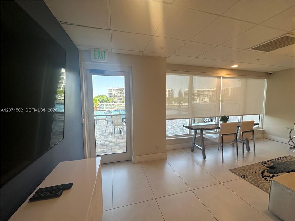 For Sale: $410,000 (2 beds, 2 baths, 1212 Square Feet)