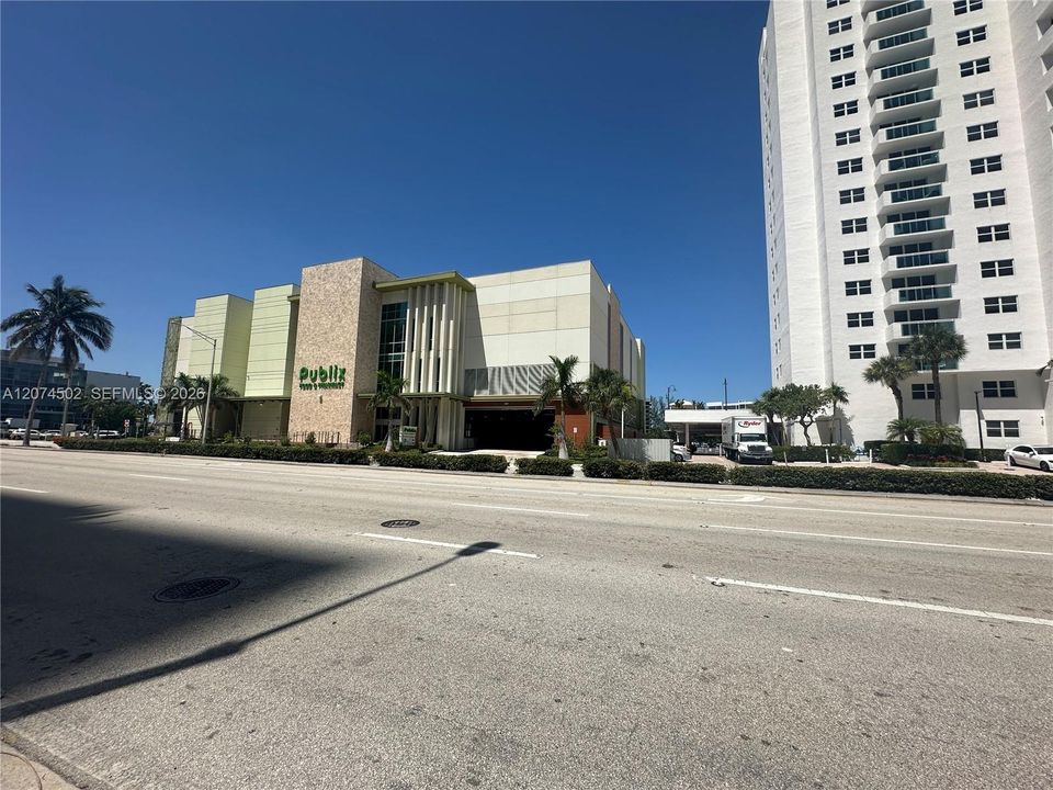 THE RESIDENCES & PUBLIX