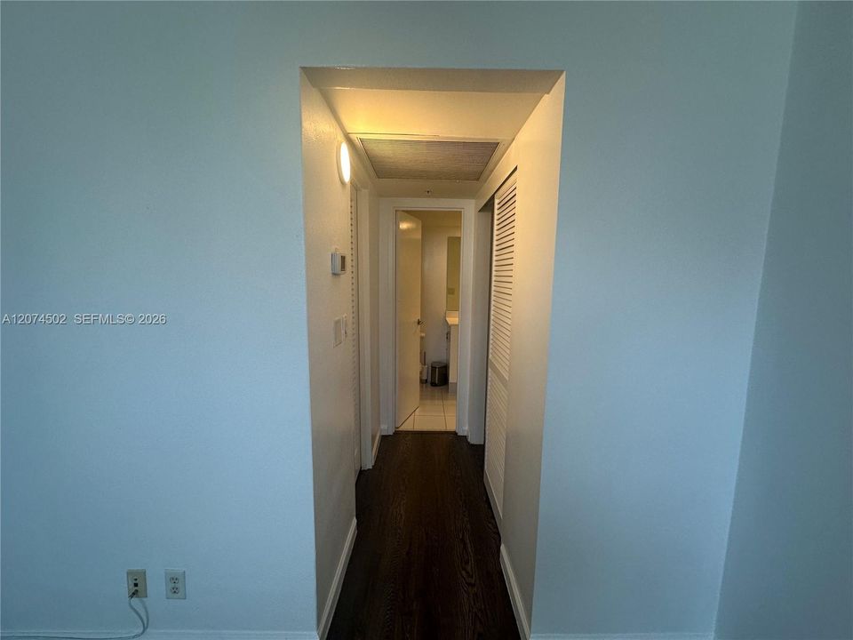 For Sale: $410,000 (2 beds, 2 baths, 1212 Square Feet)