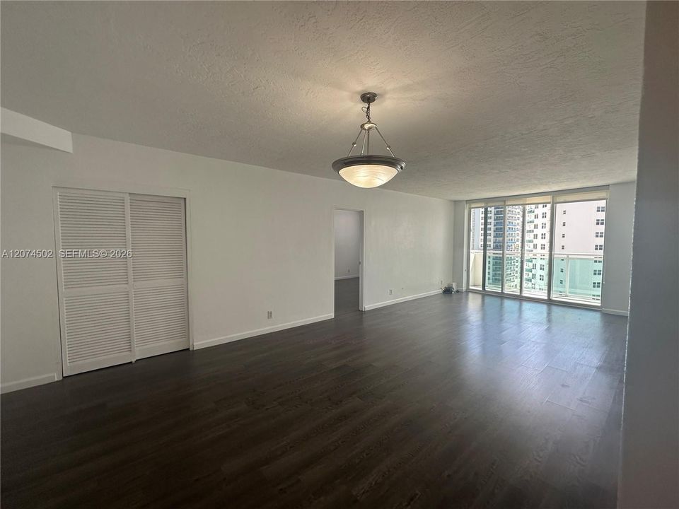 For Sale: $410,000 (2 beds, 2 baths, 1212 Square Feet)