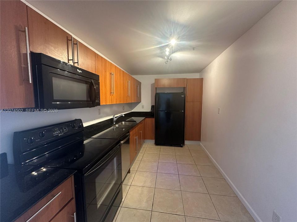 For Sale: $410,000 (2 beds, 2 baths, 1212 Square Feet)