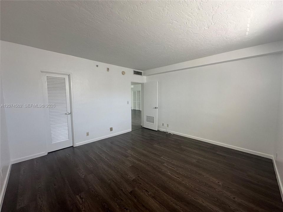 For Sale: $410,000 (2 beds, 2 baths, 1212 Square Feet)