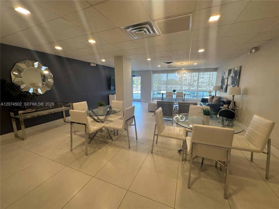 For Sale: $410,000 (2 beds, 2 baths, 1212 Square Feet)