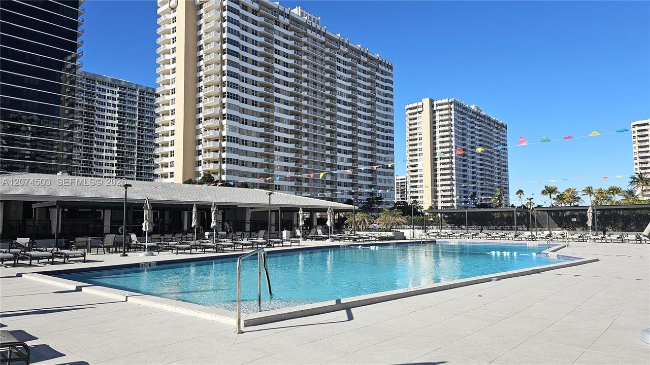 For Rent: $3,400 (1 beds, 1 baths, 870 Square Feet)