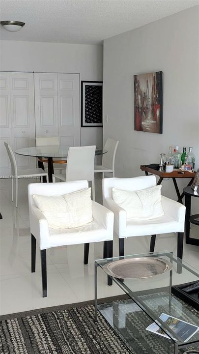 For Rent: $3,400 (1 beds, 1 baths, 870 Square Feet)