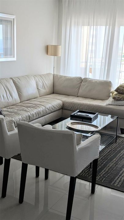 For Rent: $3,400 (1 beds, 1 baths, 870 Square Feet)