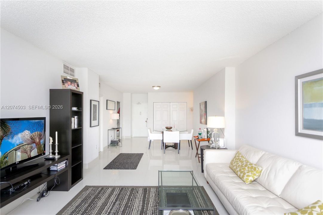 For Rent: $3,400 (1 beds, 1 baths, 870 Square Feet)