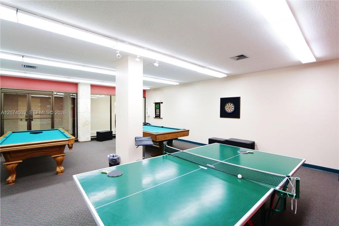 For Rent: $3,400 (1 beds, 1 baths, 870 Square Feet)