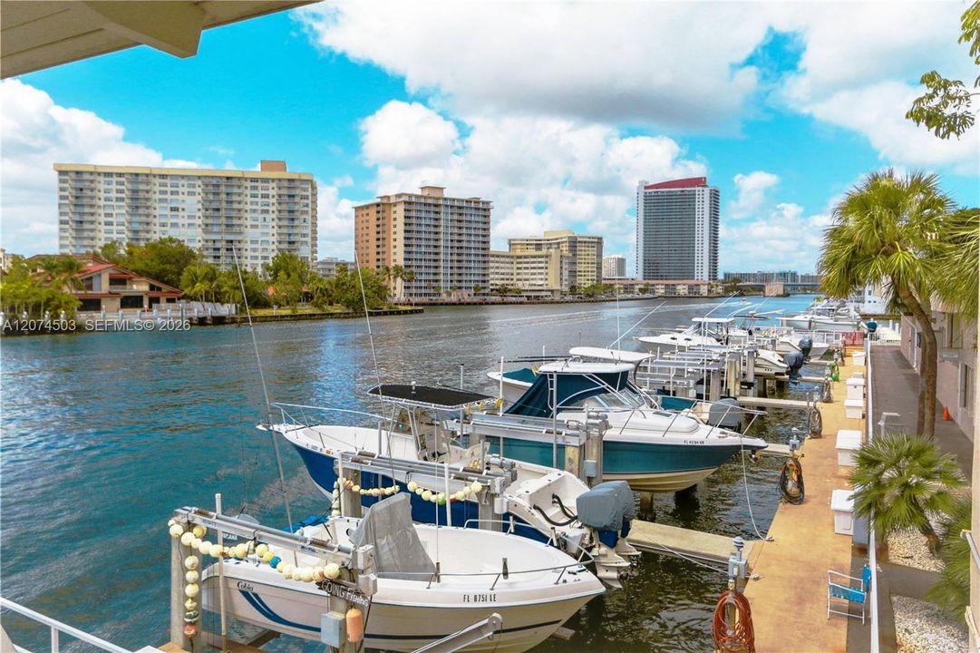 For Rent: $3,400 (1 beds, 1 baths, 870 Square Feet)