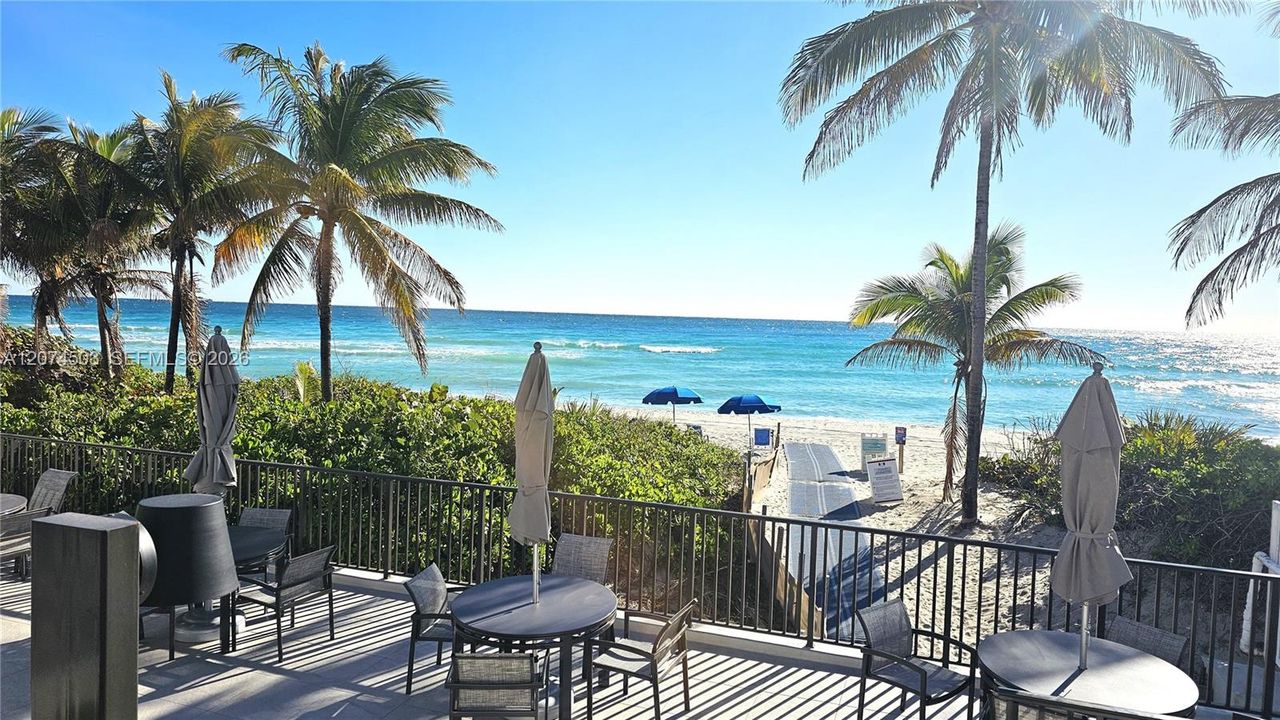 For Rent: $3,400 (1 beds, 1 baths, 870 Square Feet)