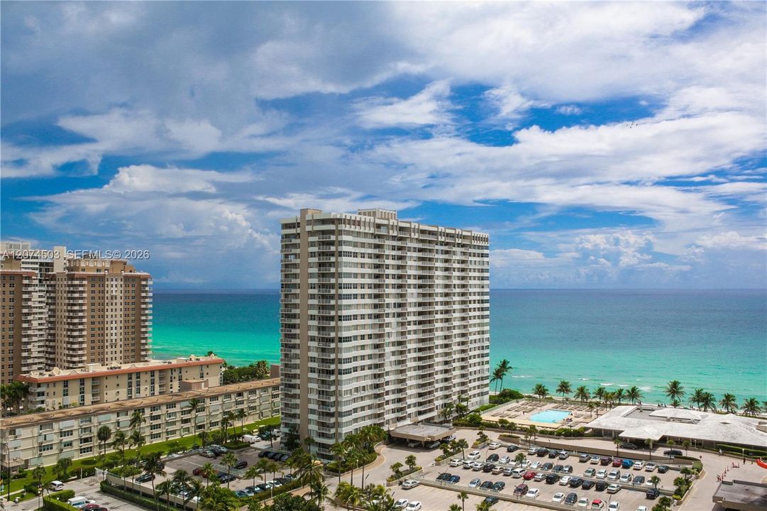 For Rent: $3,400 (1 beds, 1 baths, 870 Square Feet)