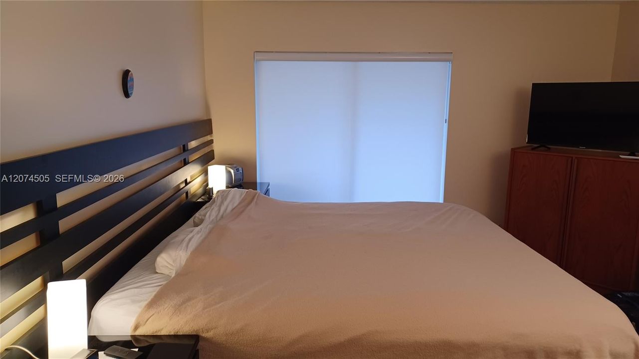 For Rent: $1,900 (1 beds, 1 baths, 810 Square Feet)