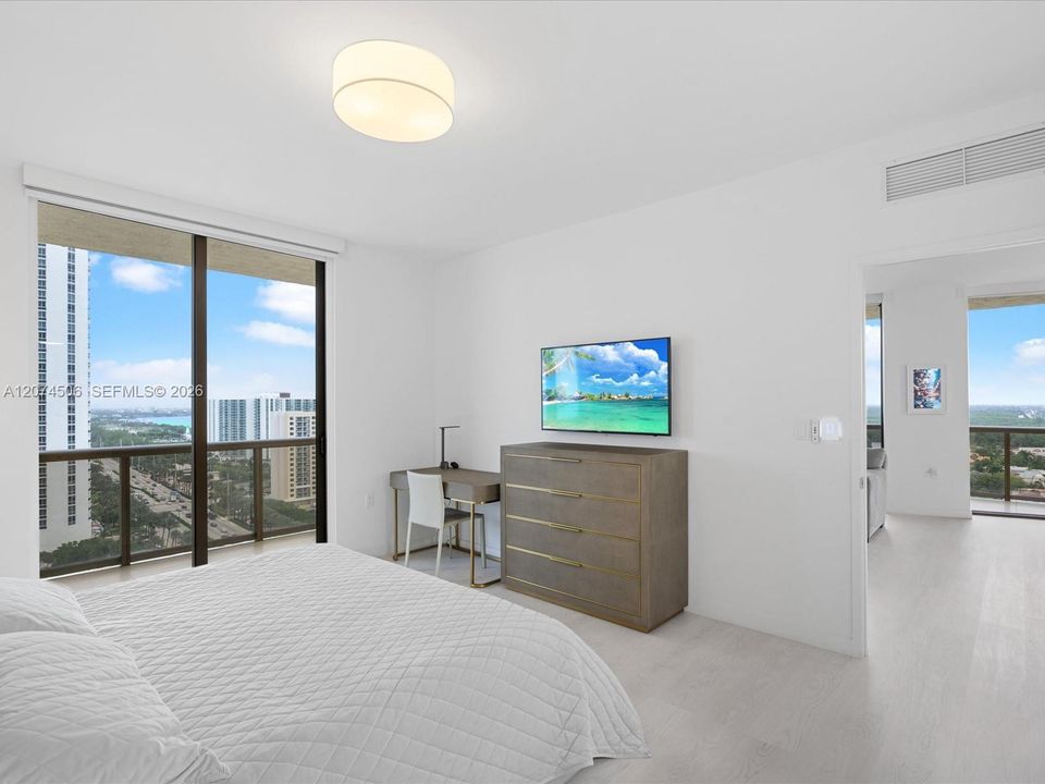 For Sale: $1,190,000 (2 beds, 2 baths, 1342 Square Feet)