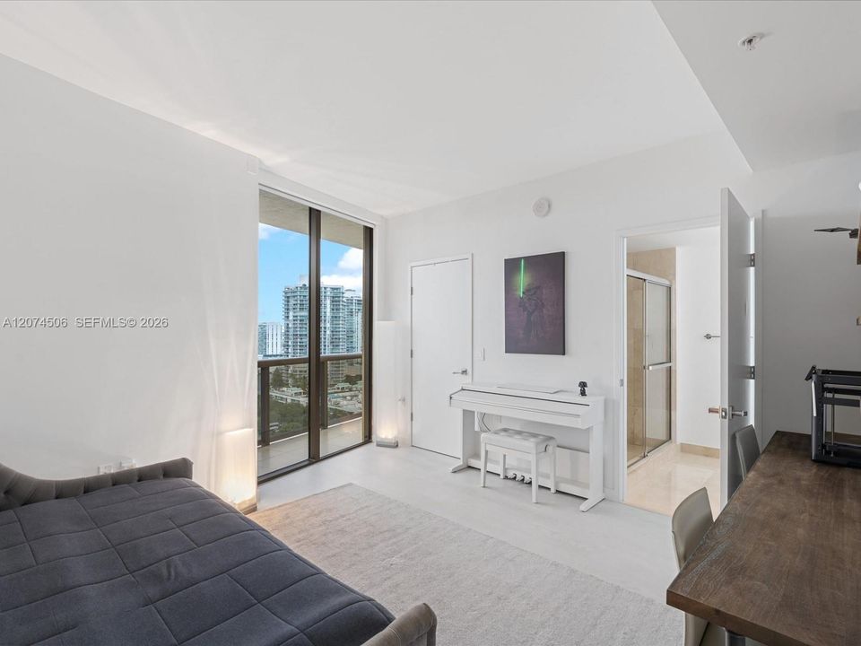 For Sale: $1,190,000 (2 beds, 2 baths, 1342 Square Feet)